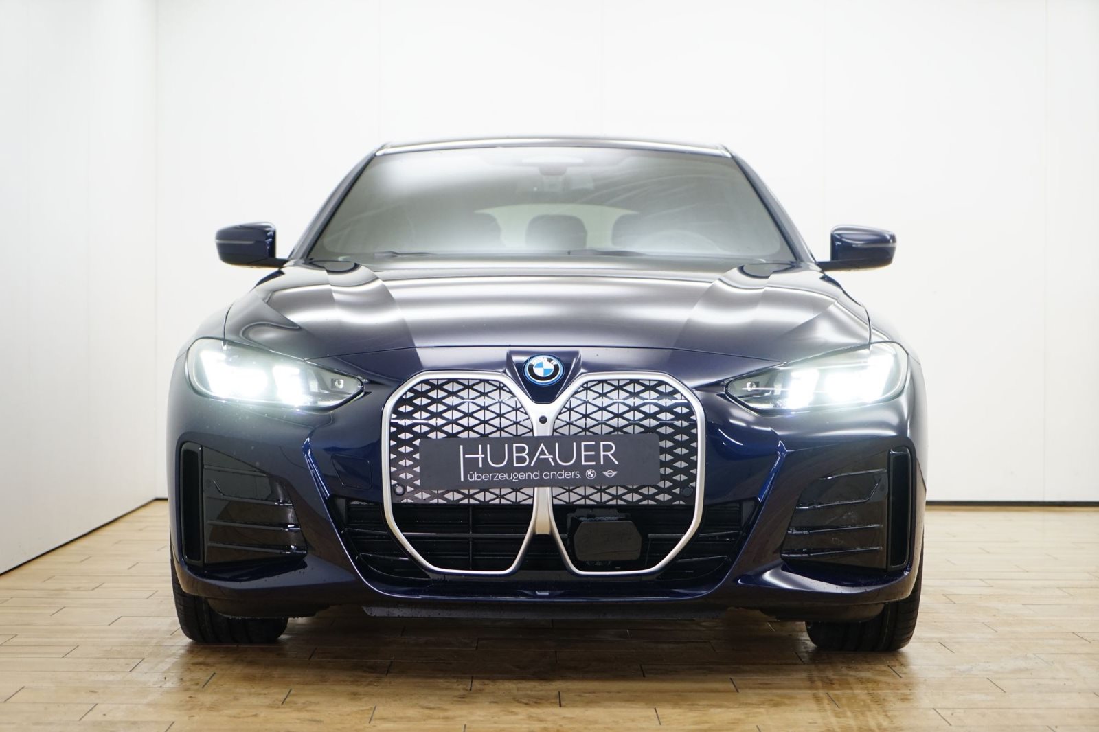 Fahrzeugabbildung BMW i4 eDrive40 [M Sport, HUD, ACC, RFK, 19 LMR]