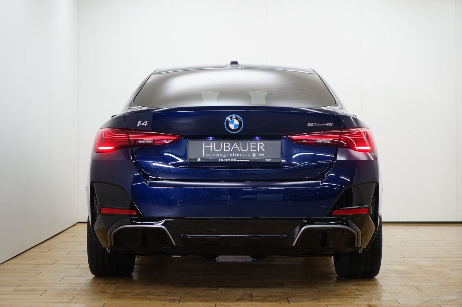 Fahrzeugabbildung BMW i4 eDrive40 [M Sport, HUD, ACC, RFK, 19 LMR]