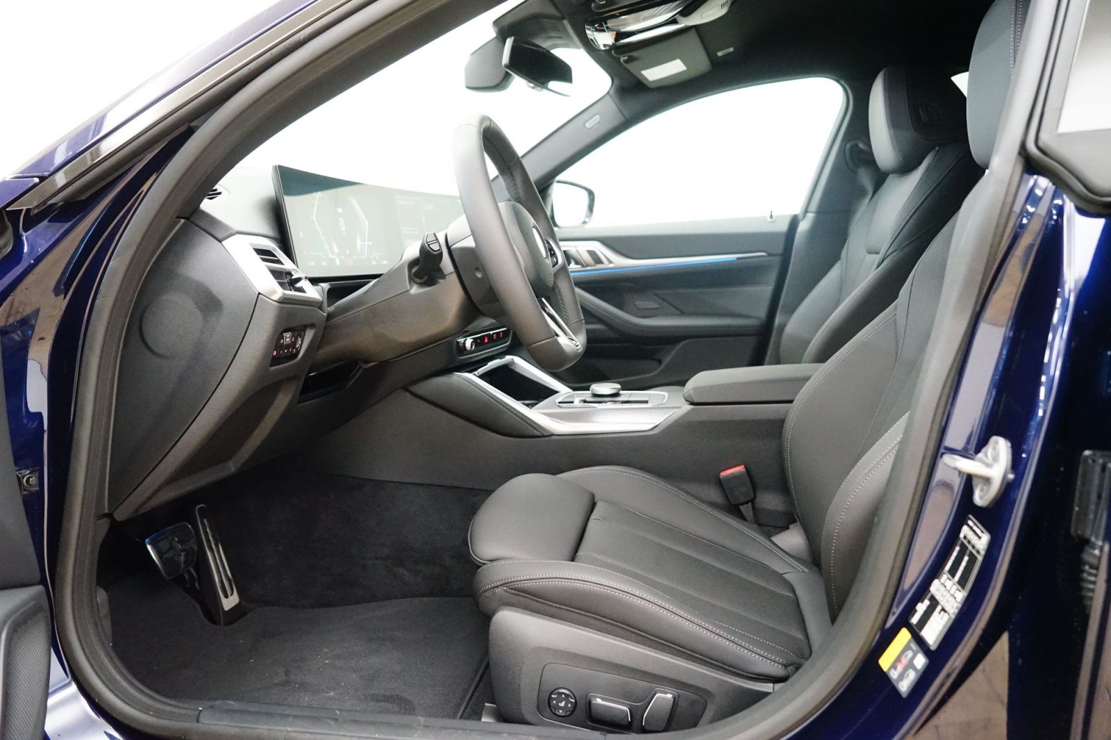 Fahrzeugabbildung BMW i4 eDrive40 [M Sport, HUD, ACC, RFK, 19 LMR]
