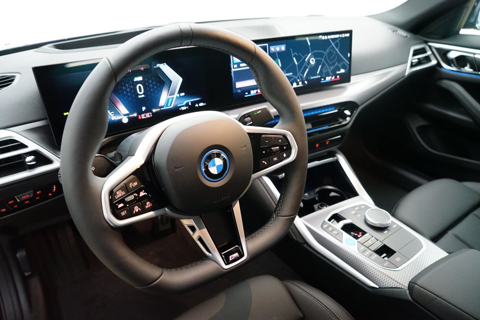 Fahrzeugabbildung BMW i4 eDrive40 [M Sport, HUD, ACC, RFK, 19 LMR]