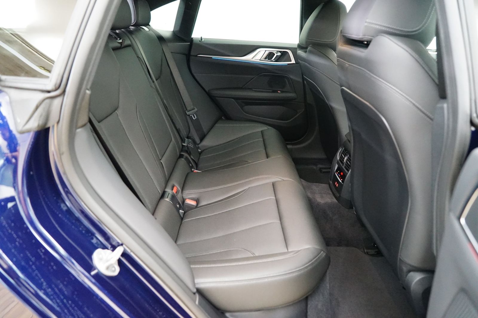 Fahrzeugabbildung BMW i4 eDrive40 [M Sport, HUD, ACC, RFK, 19 LMR]
