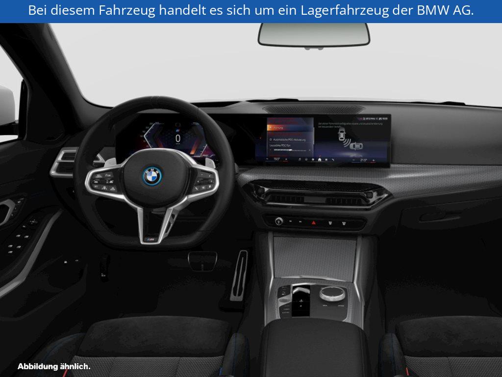 Fahrzeugabbildung BMW 330e Touring