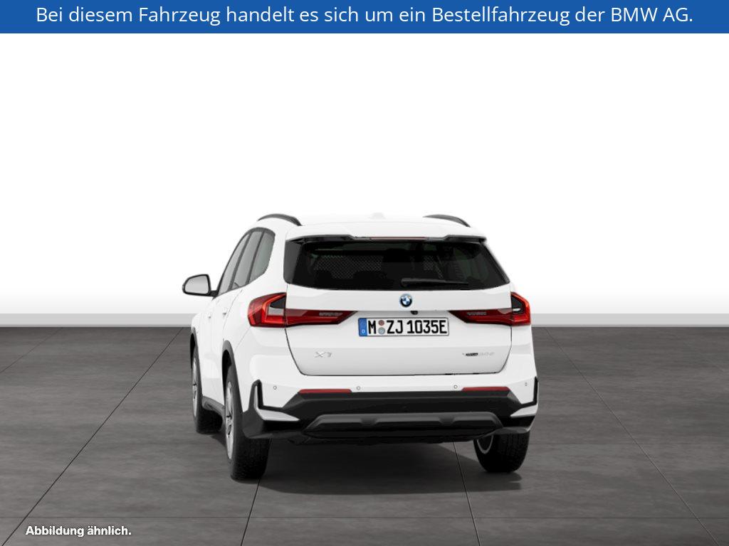 Fahrzeugabbildung BMW X1 xDrive30e
