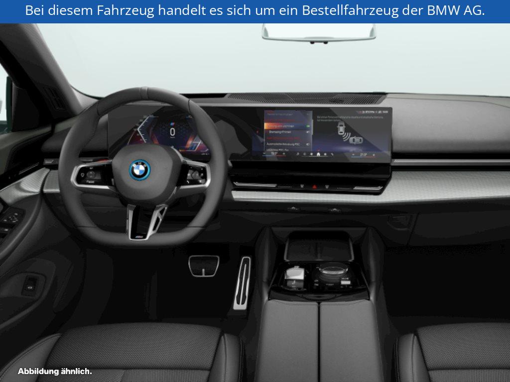 Fahrzeugabbildung BMW i5 xDrive40 Limousine