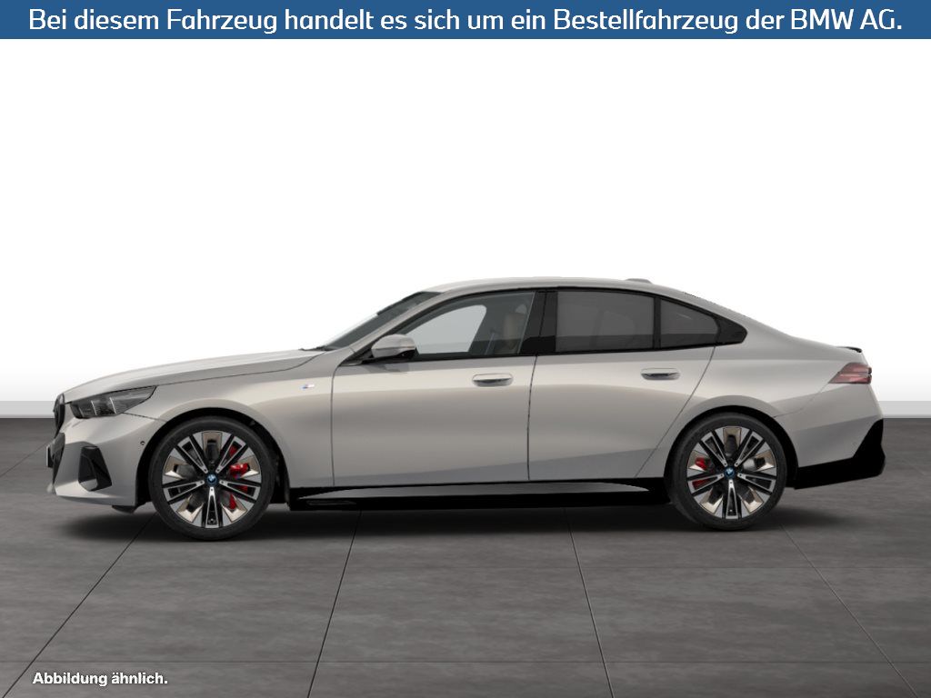 Fahrzeugabbildung BMW i5 eDrive40 Limousine