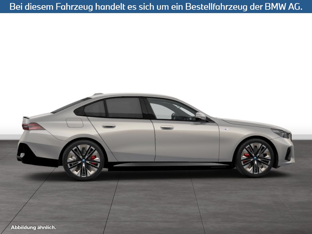 Fahrzeugabbildung BMW i5 eDrive40 Limousine