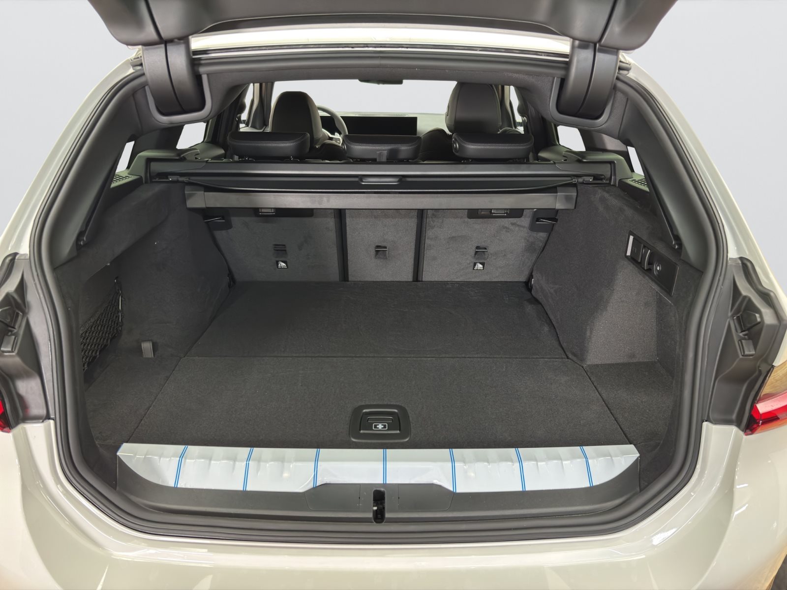 Fahrzeugabbildung BMW 330e Touring [M Sport, AHK, ACC, RFK, SHZ, LED]