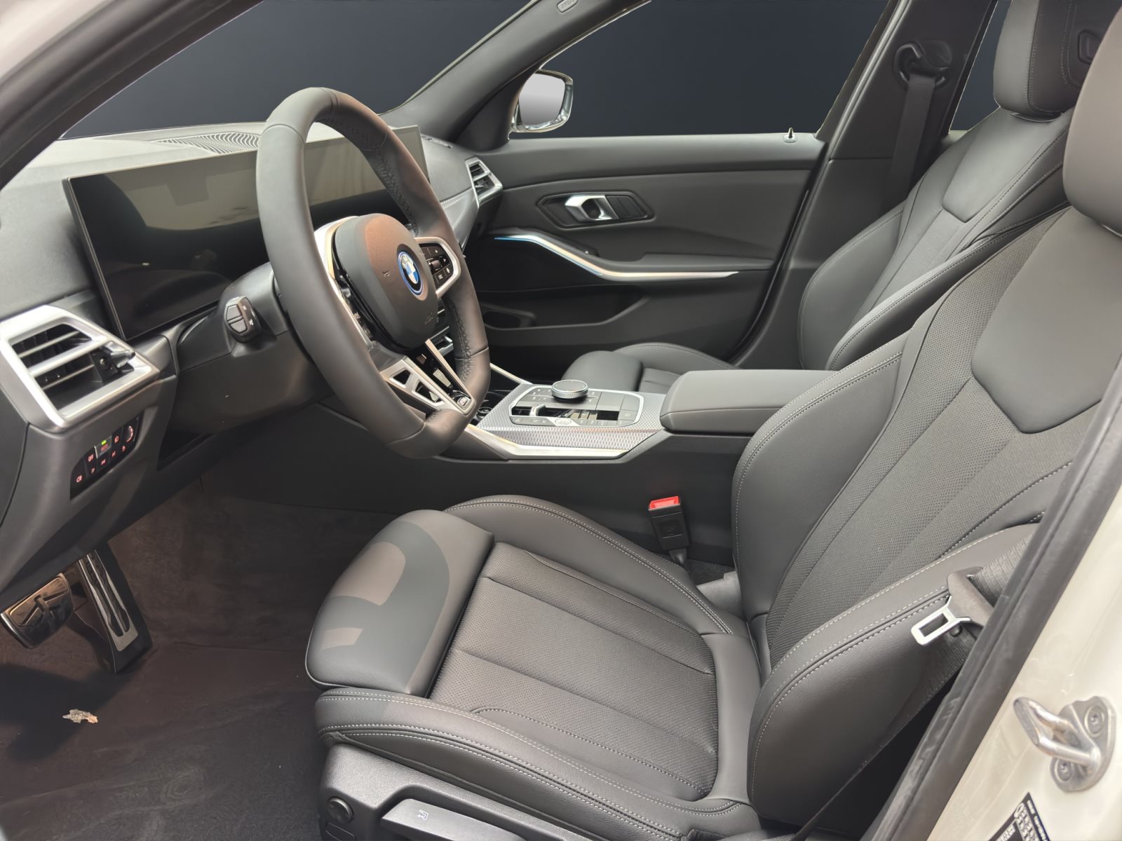 Fahrzeugabbildung BMW 330e Touring [M Sport, AHK, ACC, RFK, SHZ, LED]