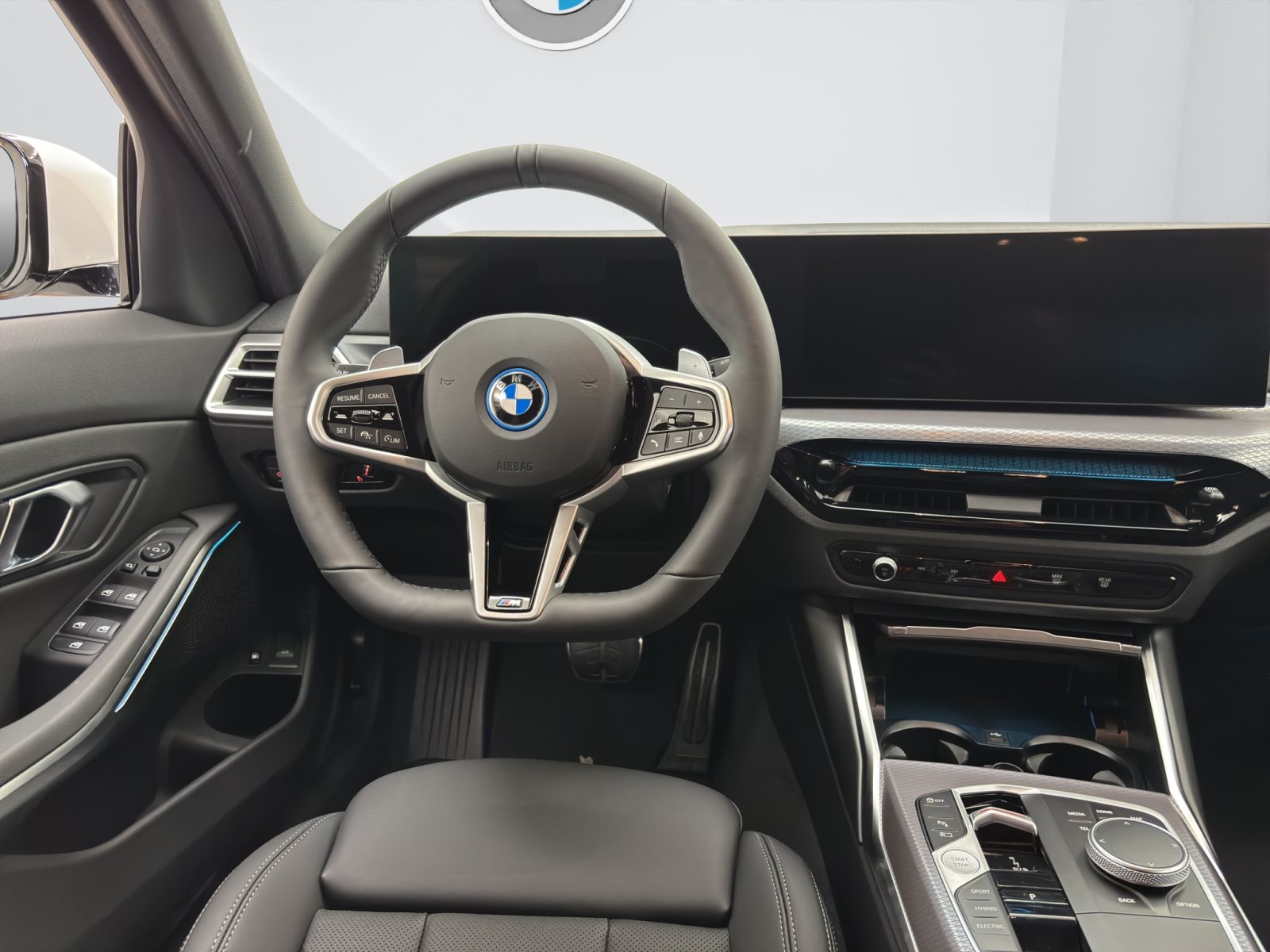Fahrzeugabbildung BMW 330e Touring [M Sport, AHK, ACC, RFK, SHZ, LED]