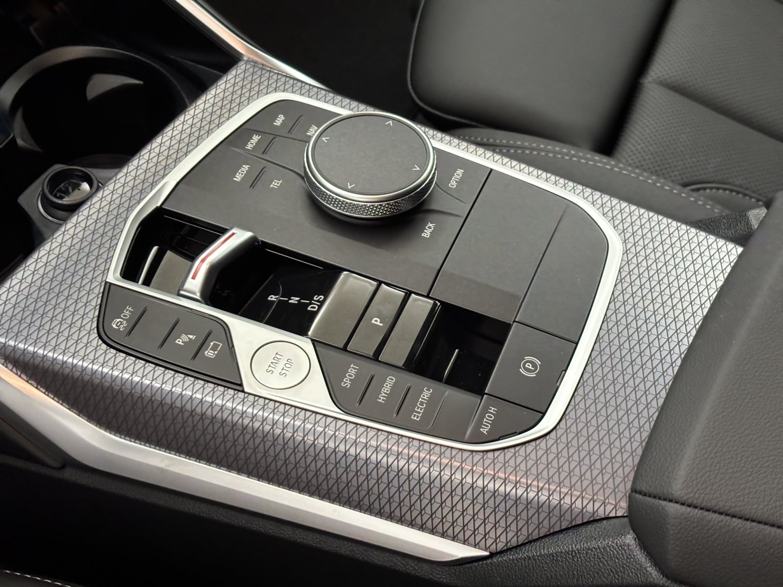 Fahrzeugabbildung BMW 330e Touring [M Sport, AHK, ACC, RFK, SHZ, LED]