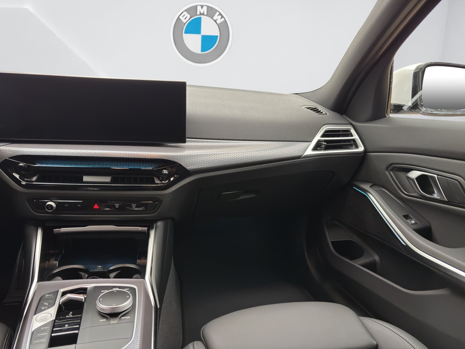 Fahrzeugabbildung BMW 330e Touring [M Sport, AHK, ACC, RFK, SHZ, LED]