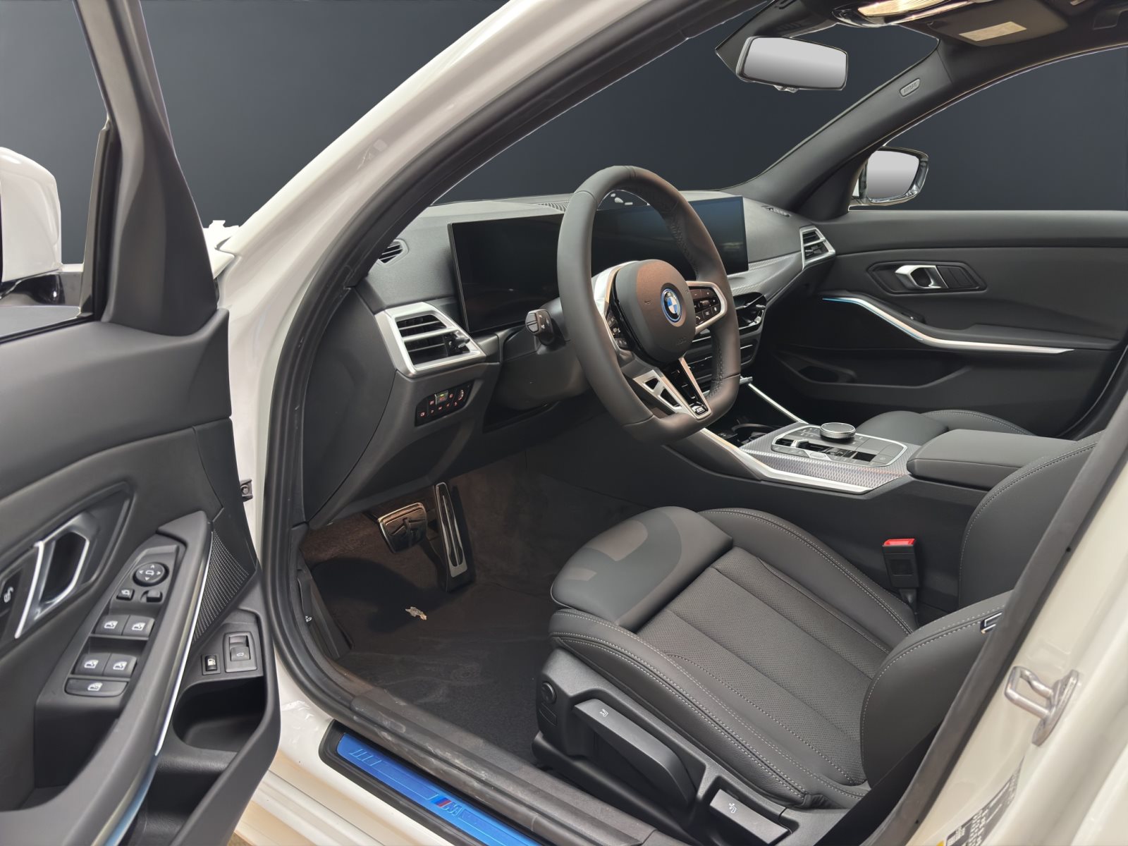 Fahrzeugabbildung BMW 330e Touring [M Sport, AHK, ACC, RFK, SHZ, LED]