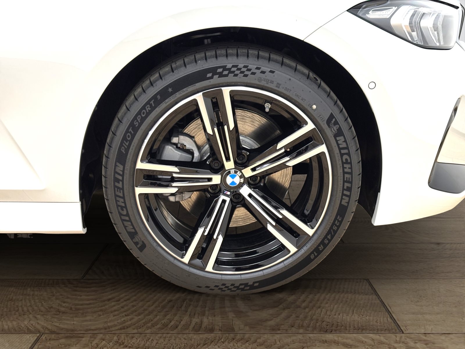 Fahrzeugabbildung BMW 330e Touring [M Sport, AHK, ACC, RFK, SHZ, LED]
