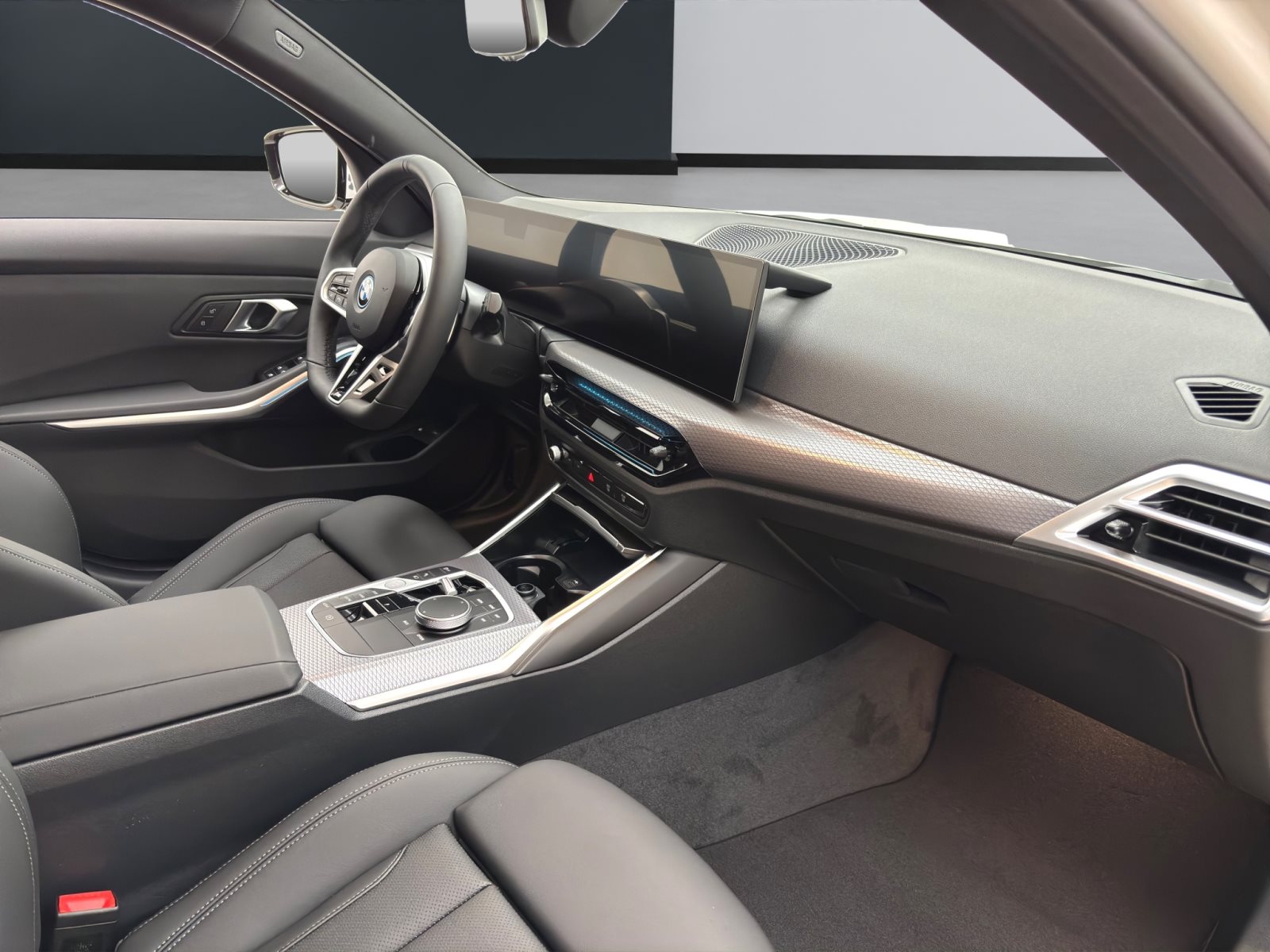 Fahrzeugabbildung BMW 330e Touring [M Sport, AHK, ACC, RFK, SHZ, LED]