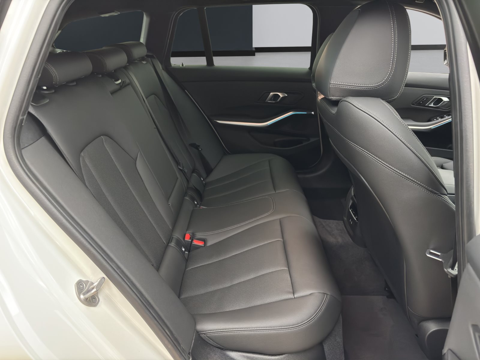 Fahrzeugabbildung BMW 330e Touring [M Sport, AHK, ACC, RFK, SHZ, LED]