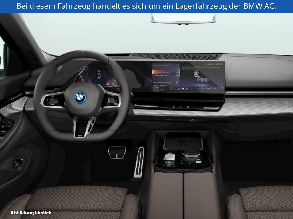 Fahrzeugabbildung BMW 550e xDrive Limousine