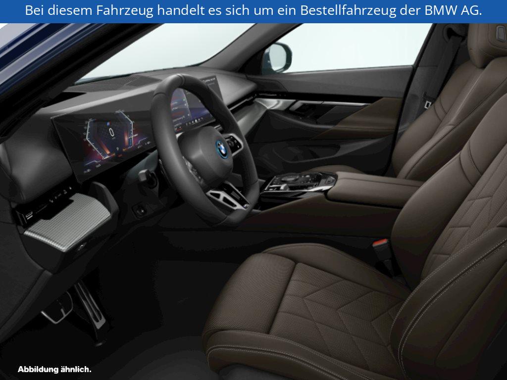 Fahrzeugabbildung BMW i5 xDrive40 Limousine