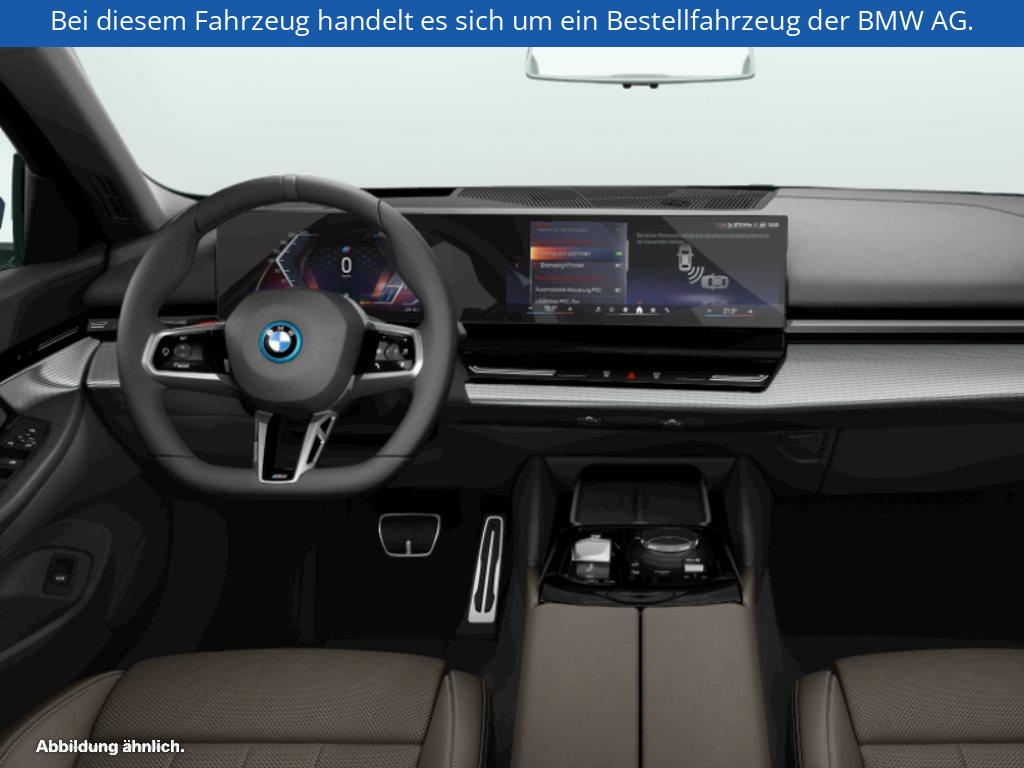 Fahrzeugabbildung BMW i5 xDrive40 Limousine