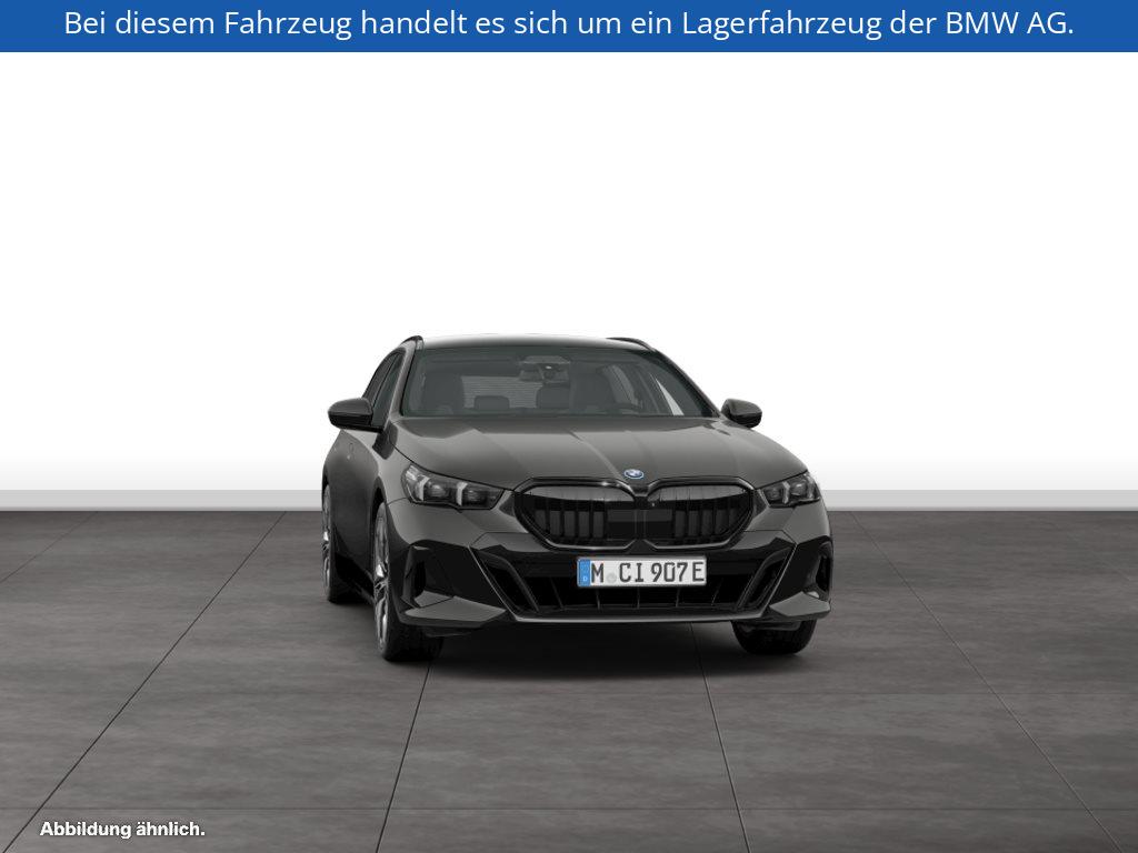 Fahrzeugabbildung BMW 550e xDrive Touring