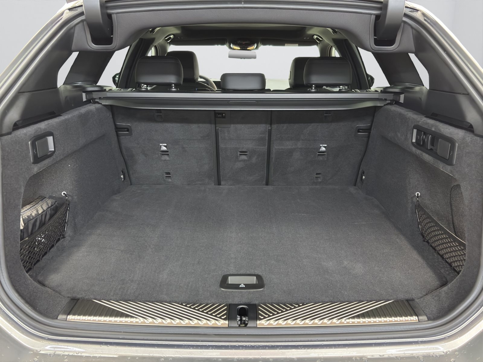 Fahrzeugabbildung BMW 530e xDrive Touring [M Sport Pro, HUD, AHK, ACC, h&k Sound]