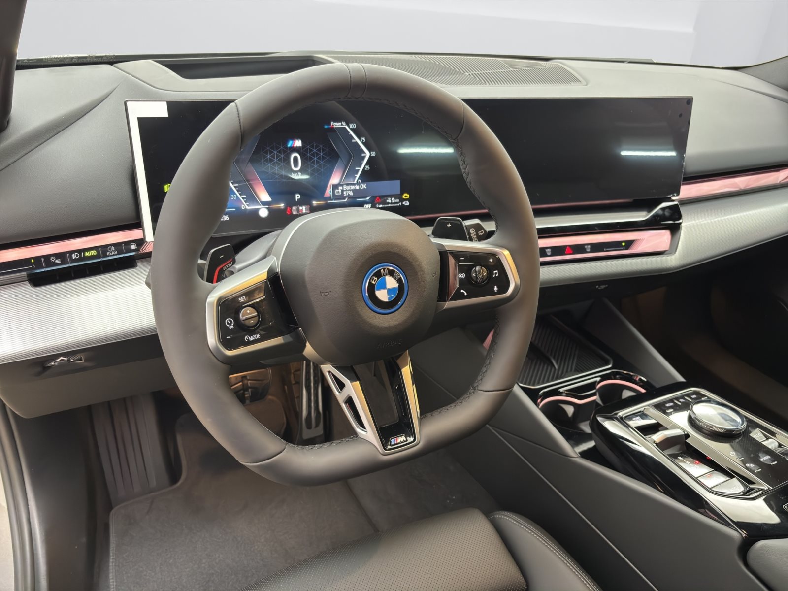 Fahrzeugabbildung BMW 530e xDrive Touring [M Sport Pro, HUD, AHK, ACC, h&k Sound]