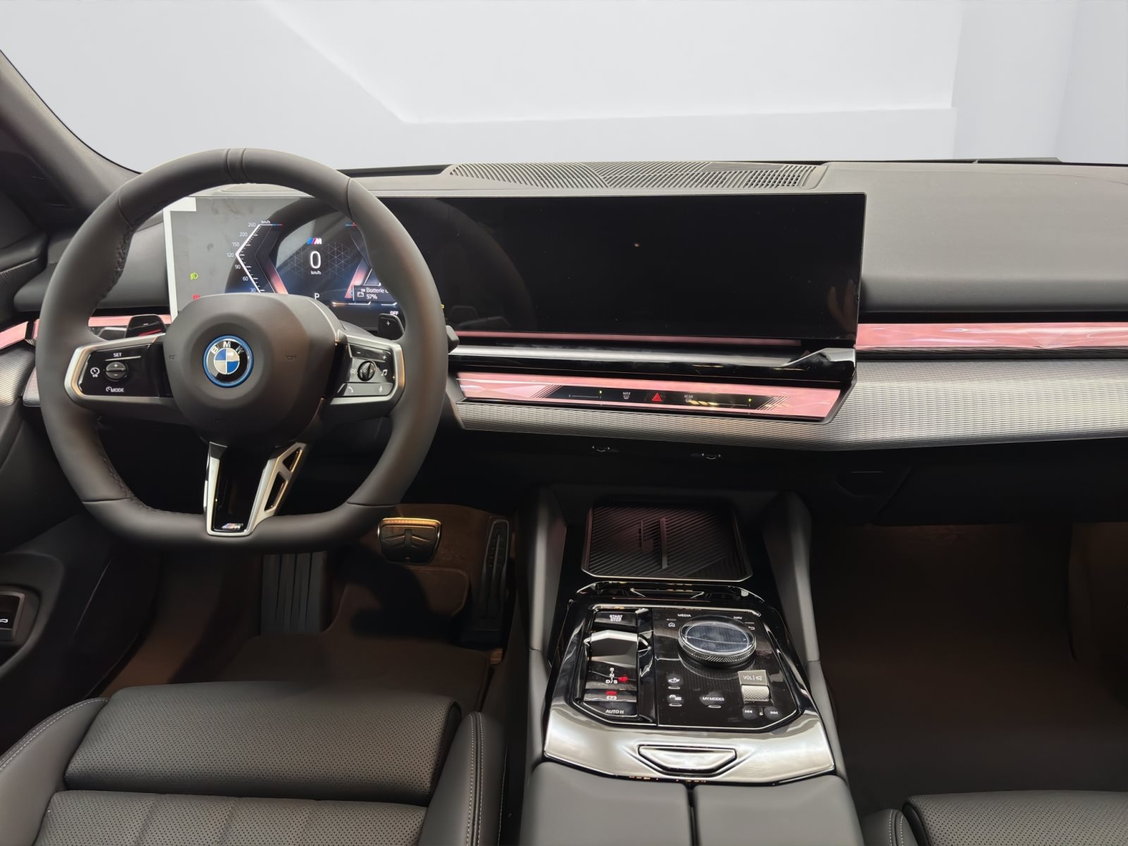 Fahrzeugabbildung BMW 530e xDrive Touring [M Sport Pro, HUD, AHK, ACC, h&k Sound]