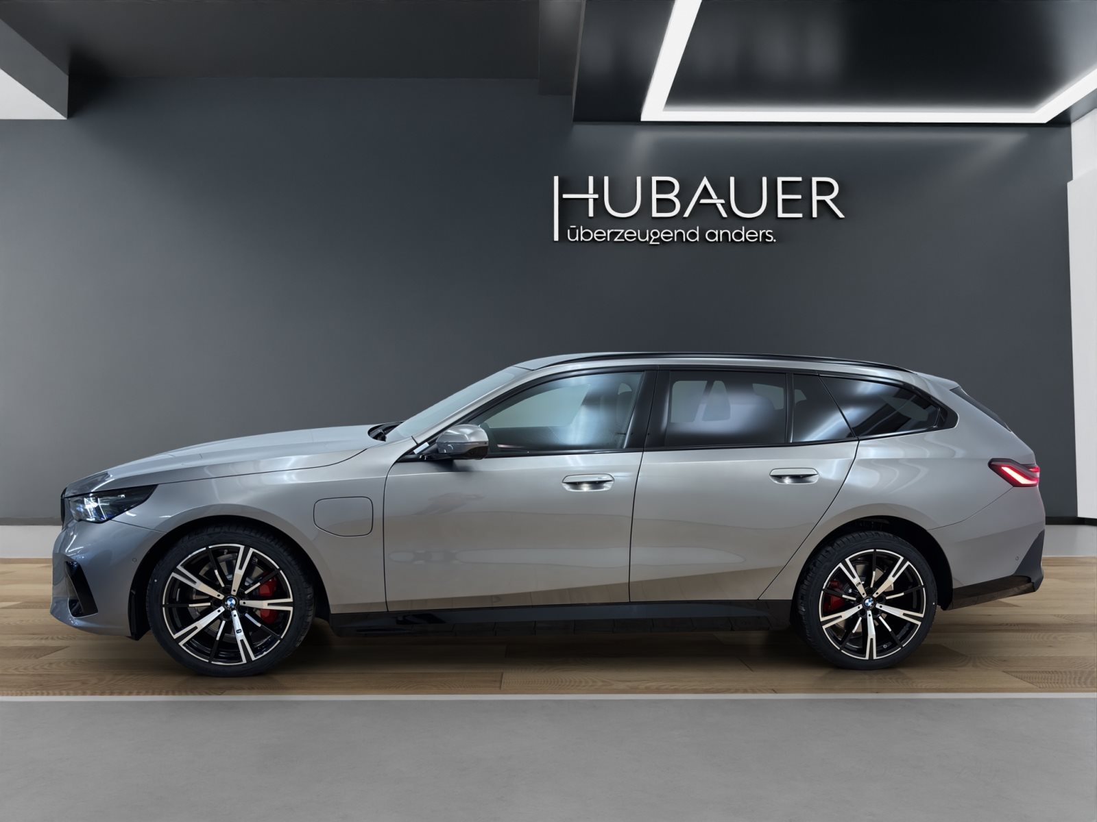 Fahrzeugabbildung BMW 530e xDrive Touring [M Sport Pro, HUD, AHK, ACC, h&k Sound]