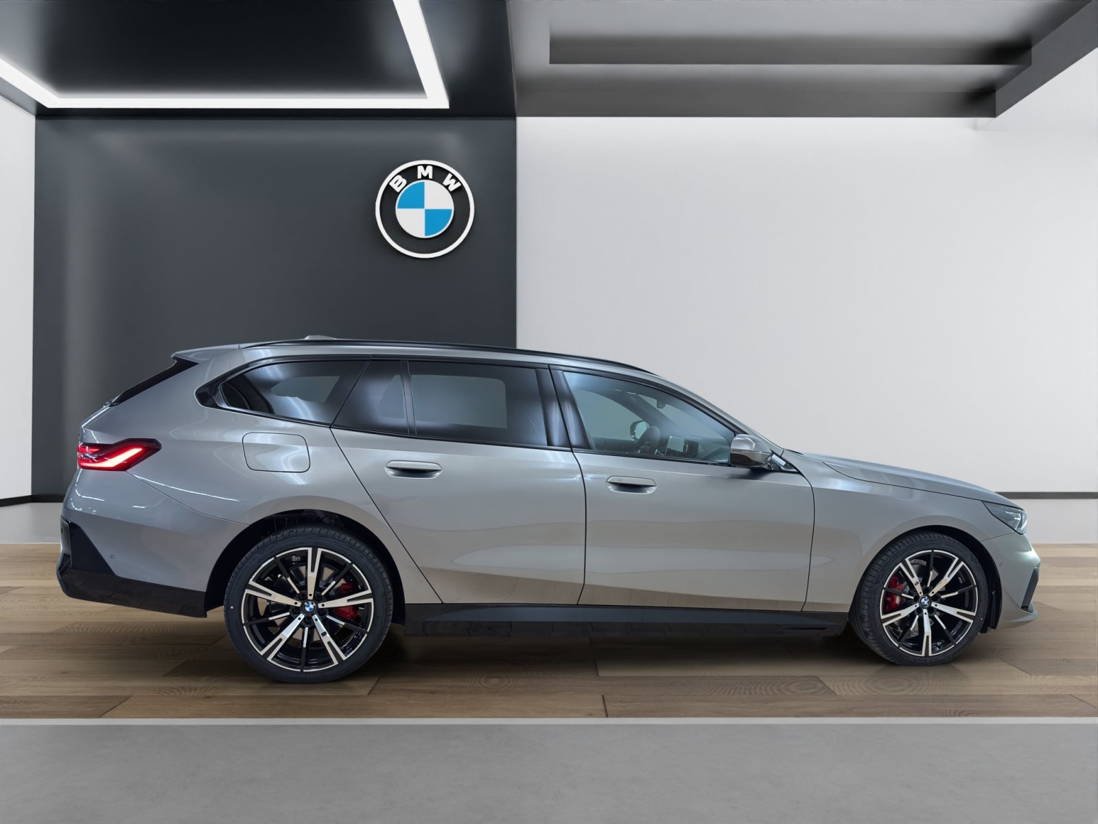 Fahrzeugabbildung BMW 530e xDrive Touring [M Sport Pro, HUD, AHK, ACC, h&k Sound]