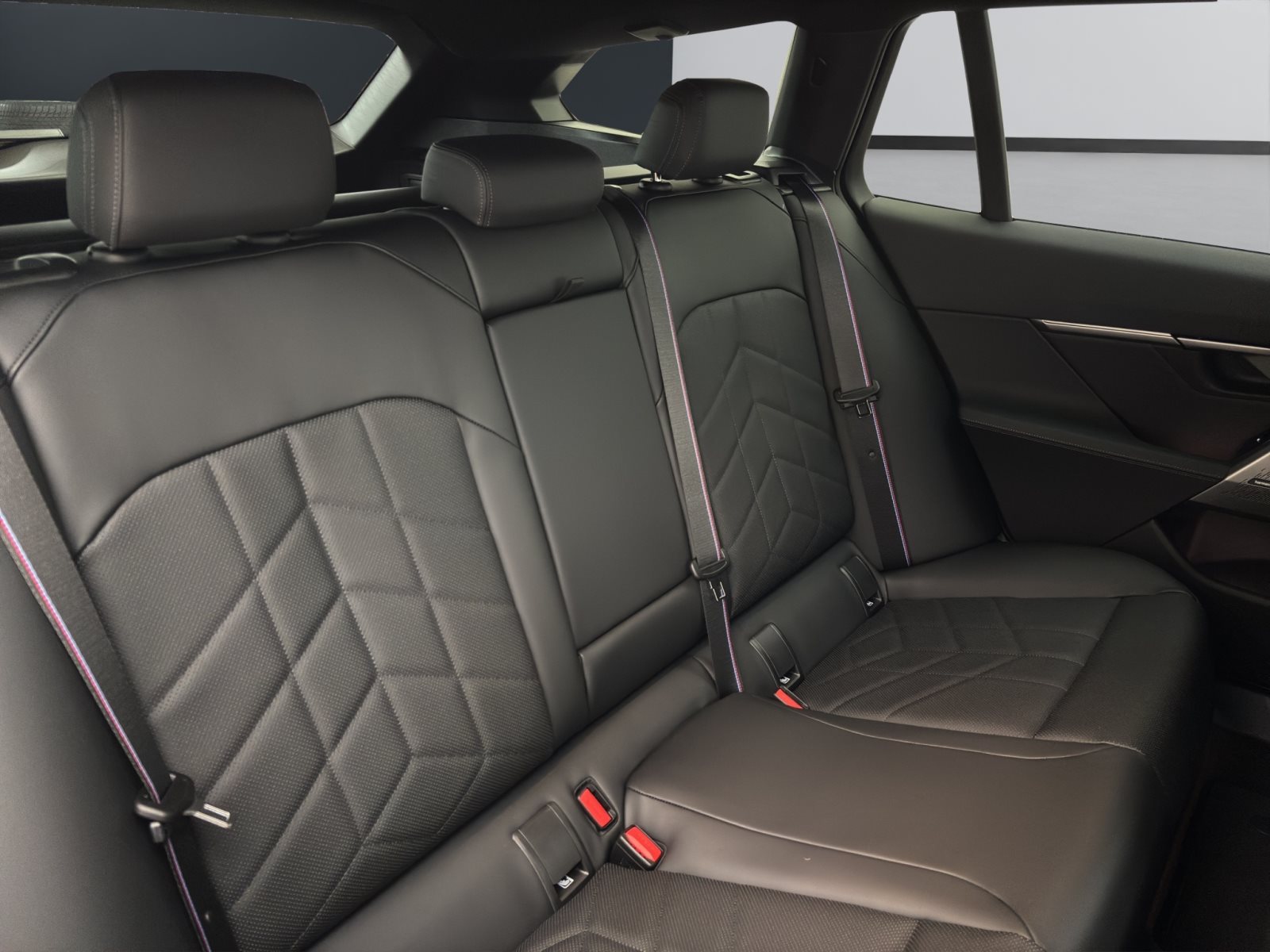 Fahrzeugabbildung BMW 530e xDrive Touring [M Sport Pro, HUD, AHK, ACC, h&k Sound]