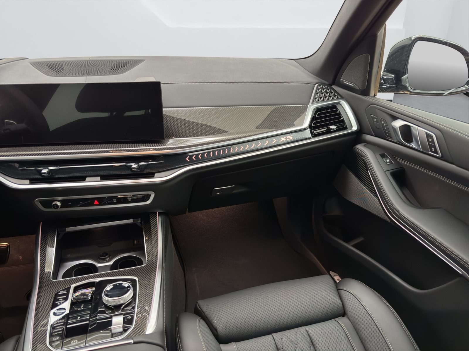 Fahrzeugabbildung BMW X5 xDrive50e [M Sport Pro, HUD, AHK, ACC, 22 LMR]