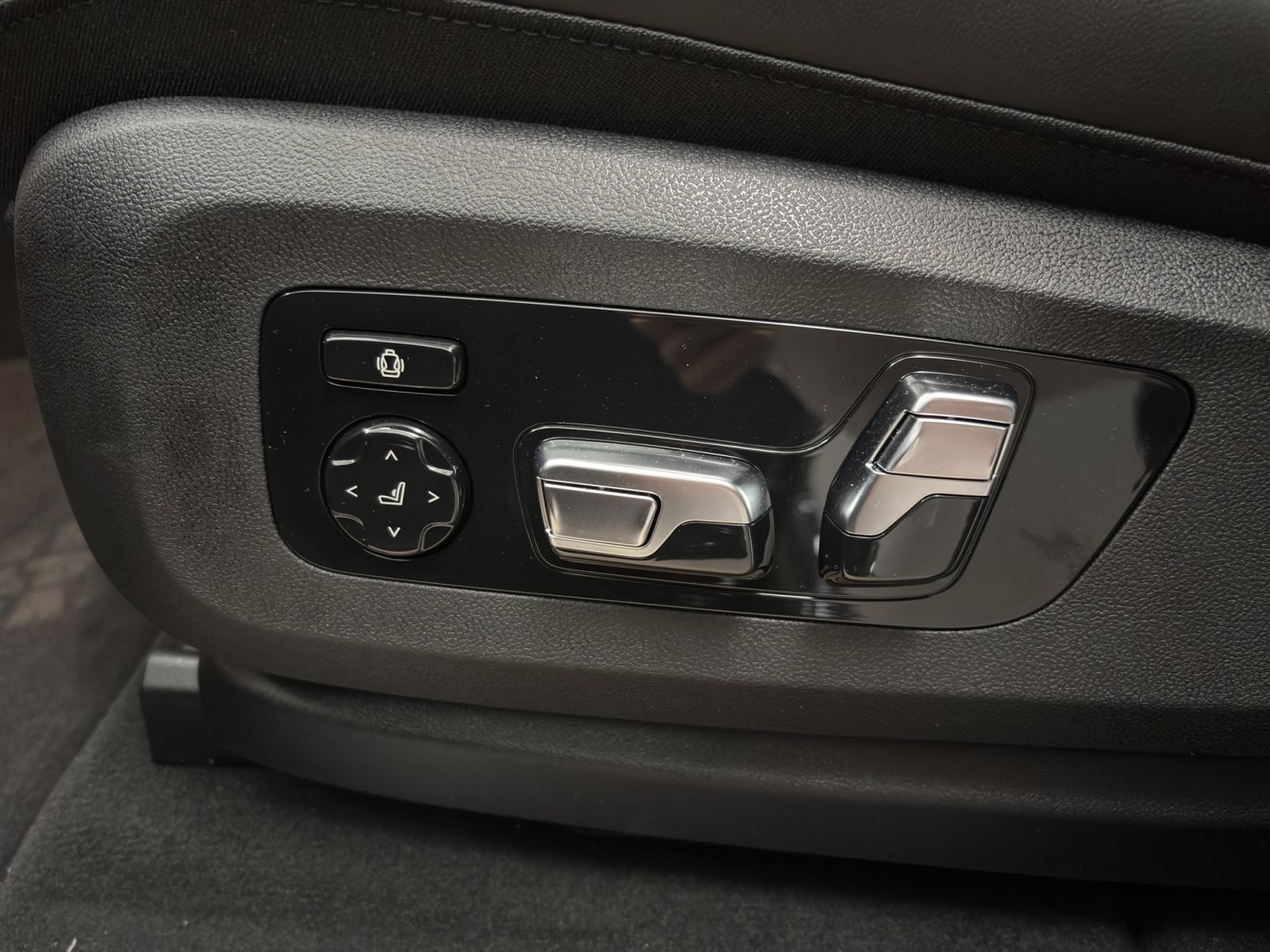 Fahrzeugabbildung BMW X5 xDrive50e [M Sport Pro, HUD, AHK, ACC, 22 LMR]