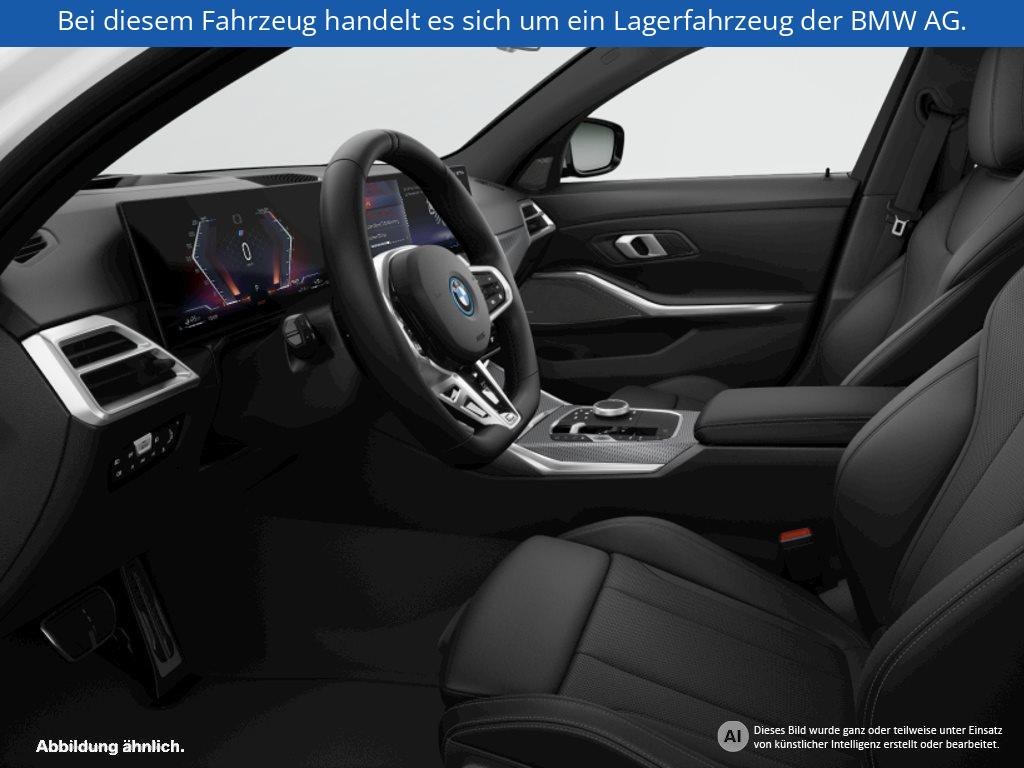 Fahrzeugabbildung BMW 330e Limousine