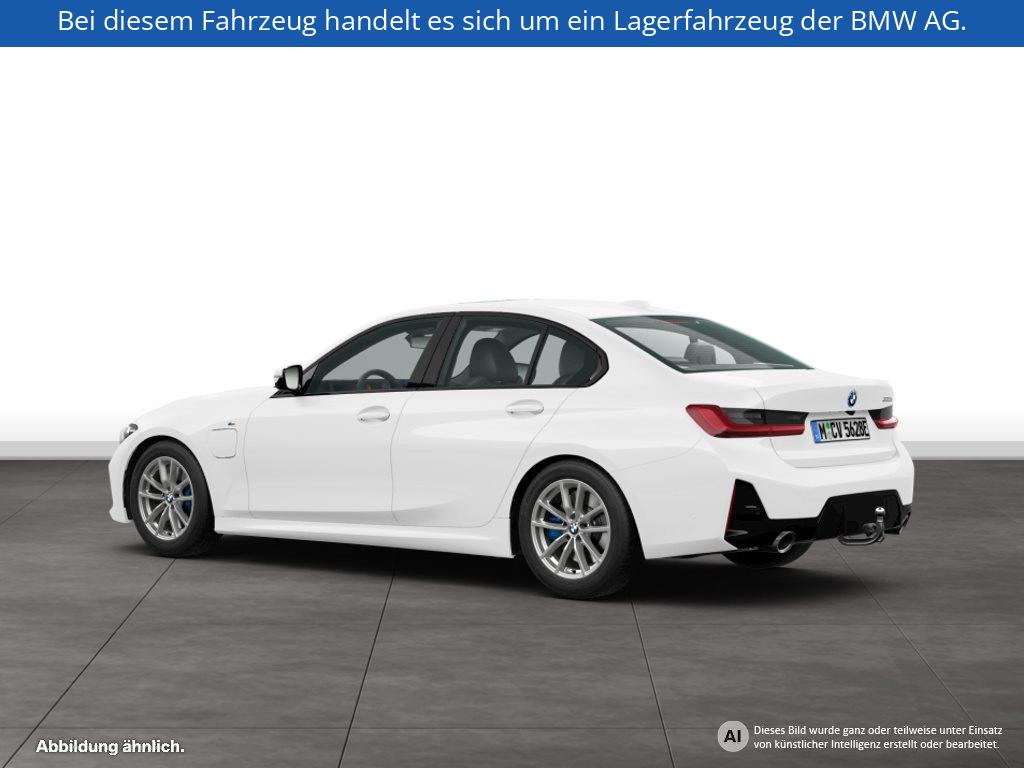 Fahrzeugabbildung BMW 330e Limousine