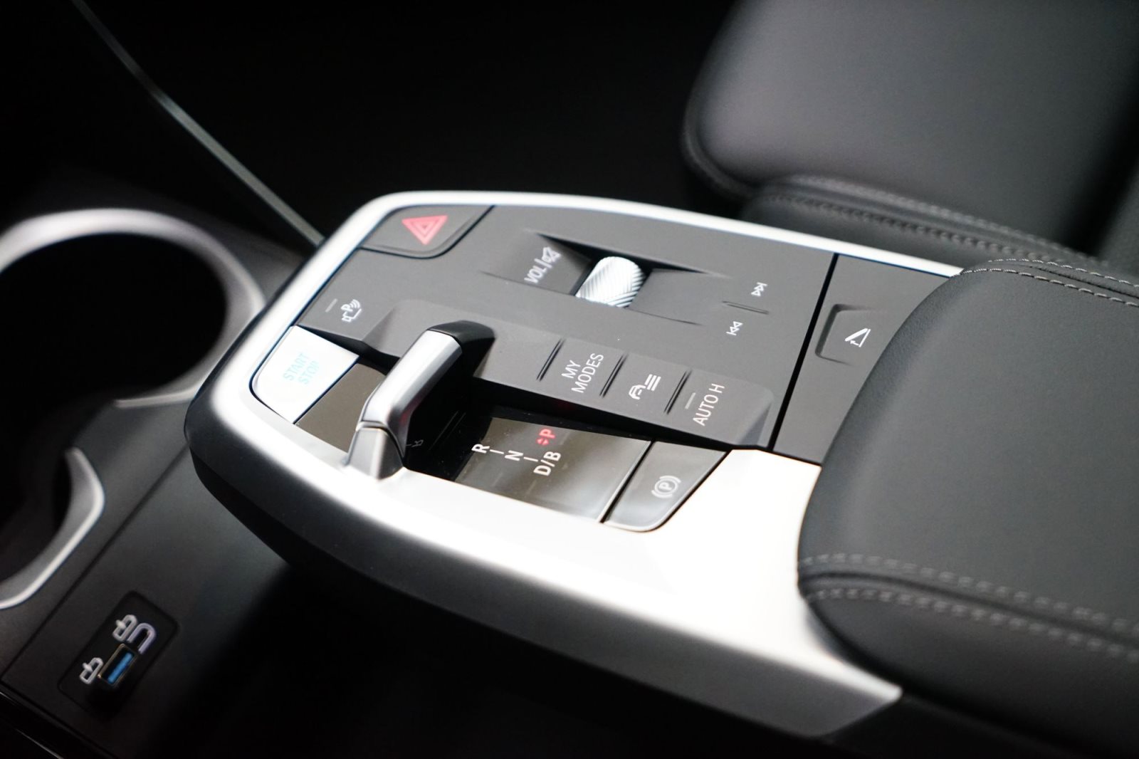 Fahrzeugabbildung BMW iX1 eDrive20 [M Sport, AHK, ACC, RFK, 19 LMR, SHZ]