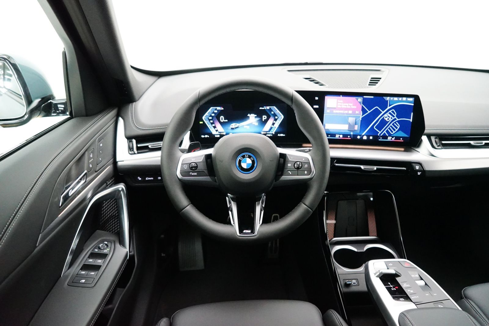Fahrzeugabbildung BMW iX1 eDrive20 [M Sport, AHK, ACC, RFK, 19 LMR, SHZ]