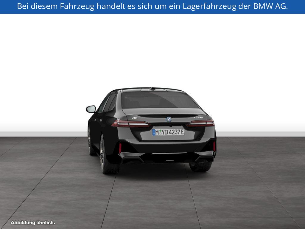 Fahrzeugabbildung BMW i5 xDrive40