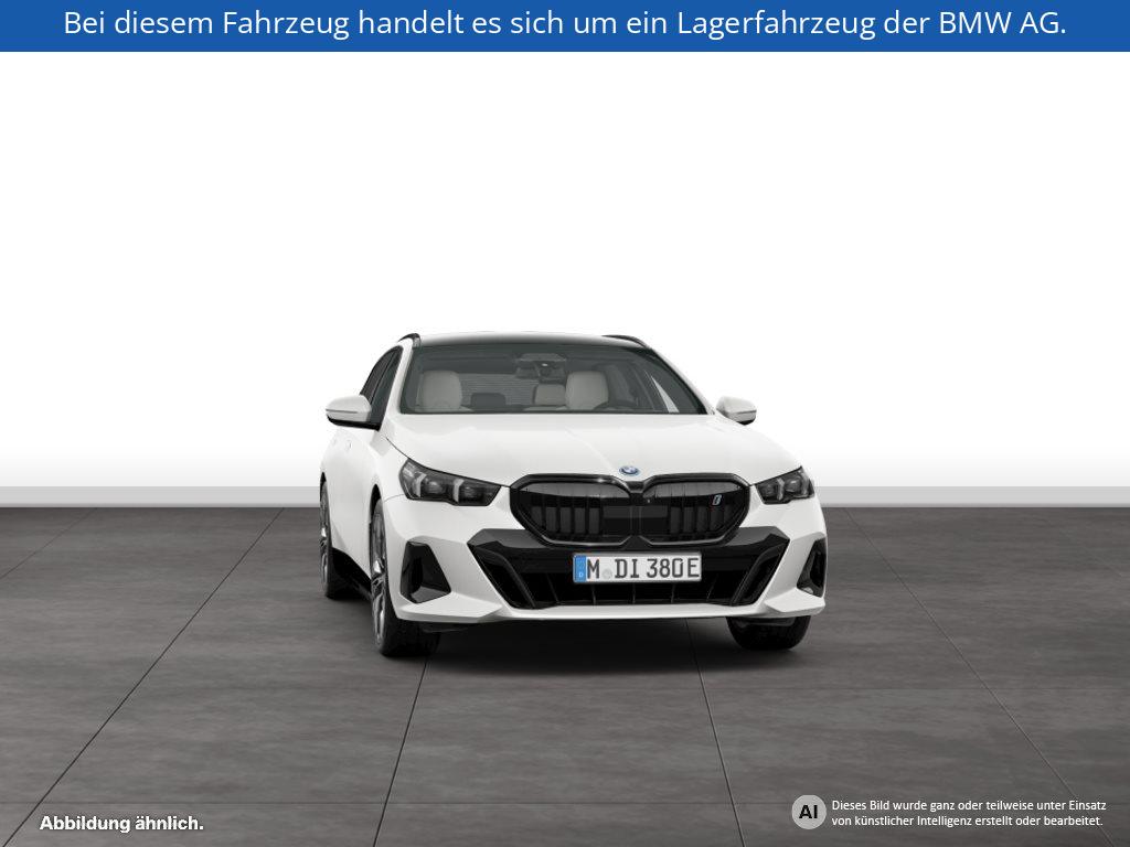 Fahrzeugabbildung BMW i5 xDrive40 Touring