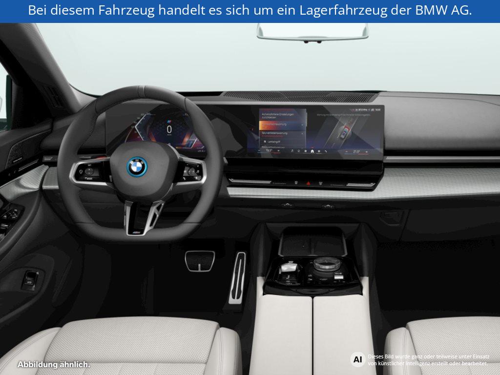 Fahrzeugabbildung BMW i5 xDrive40 Touring