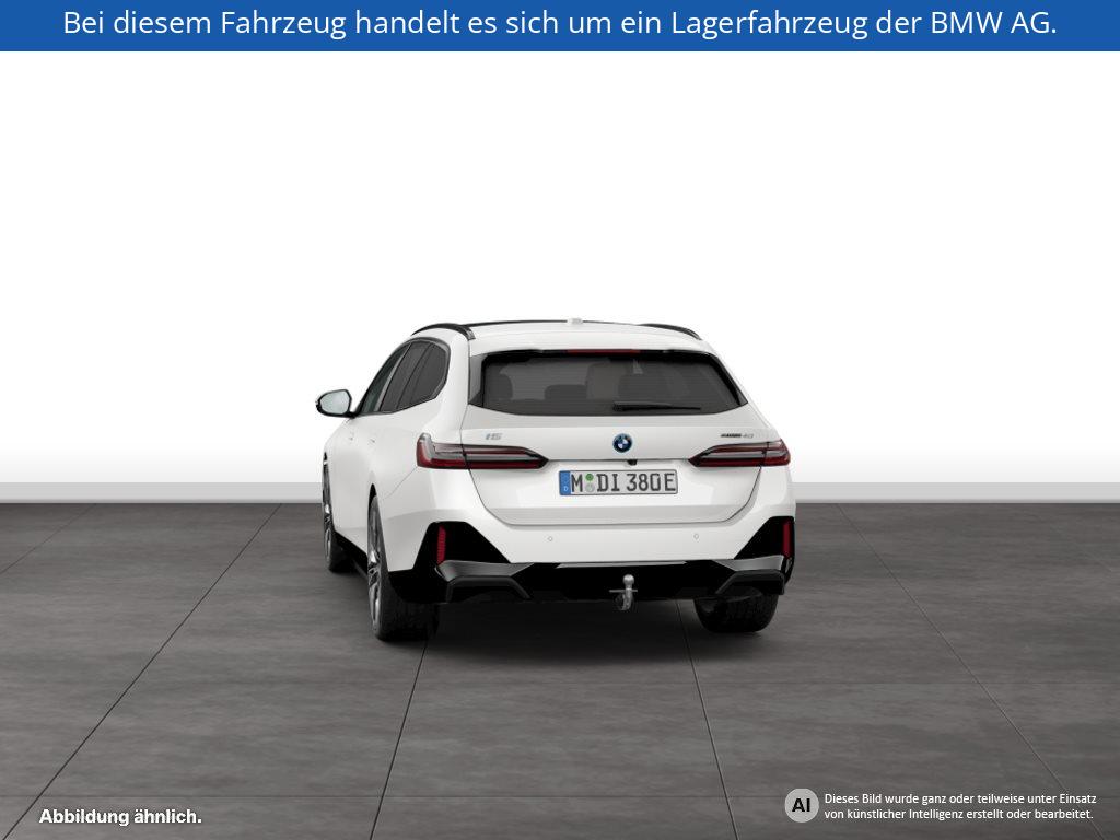 Fahrzeugabbildung BMW i5 xDrive40 Touring
