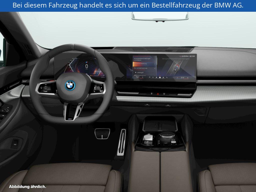 Fahrzeugabbildung BMW i5 eDrive40 Touring
