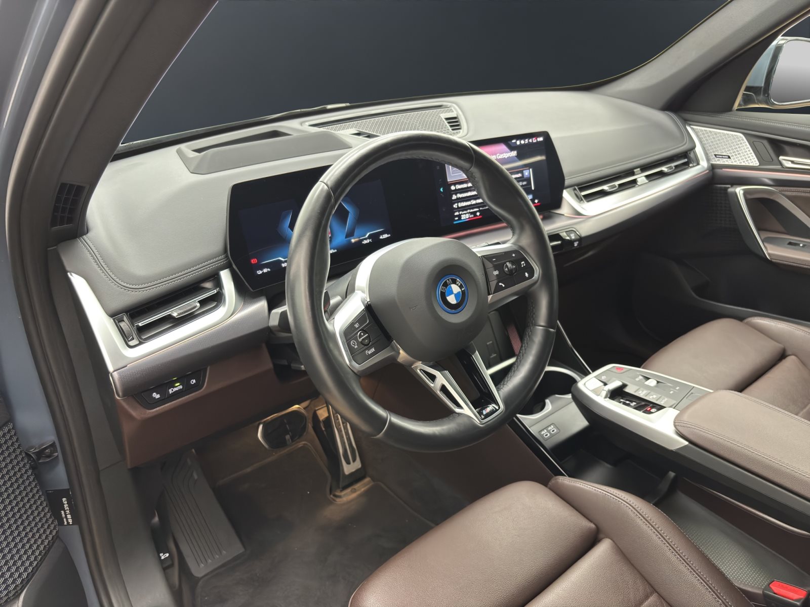 Fahrzeugabbildung BMW iX1 xDrive30 [M Sport, HUD, Pano, HK Sound]