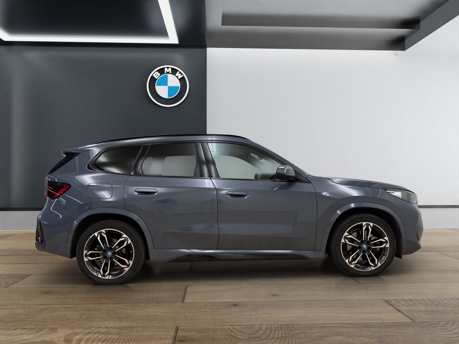 Fahrzeugabbildung BMW iX1 xDrive30 [M Sport, HUD, Pano, HK Sound]
