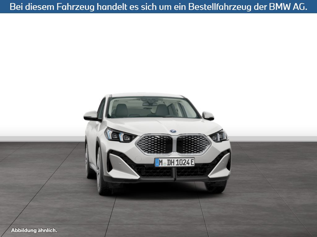 Fahrzeugabbildung BMW iX2 xDrive30