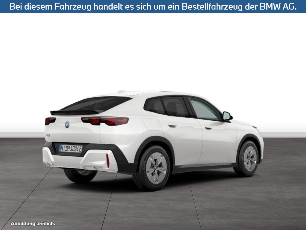 Fahrzeugabbildung BMW iX2 xDrive30
