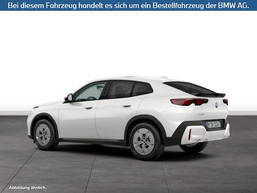 Fahrzeugabbildung BMW iX2 xDrive30