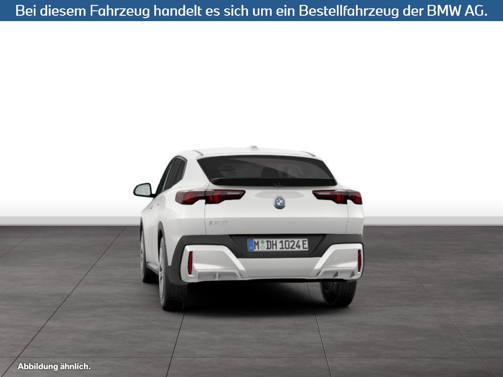 Fahrzeugabbildung BMW iX2 xDrive30