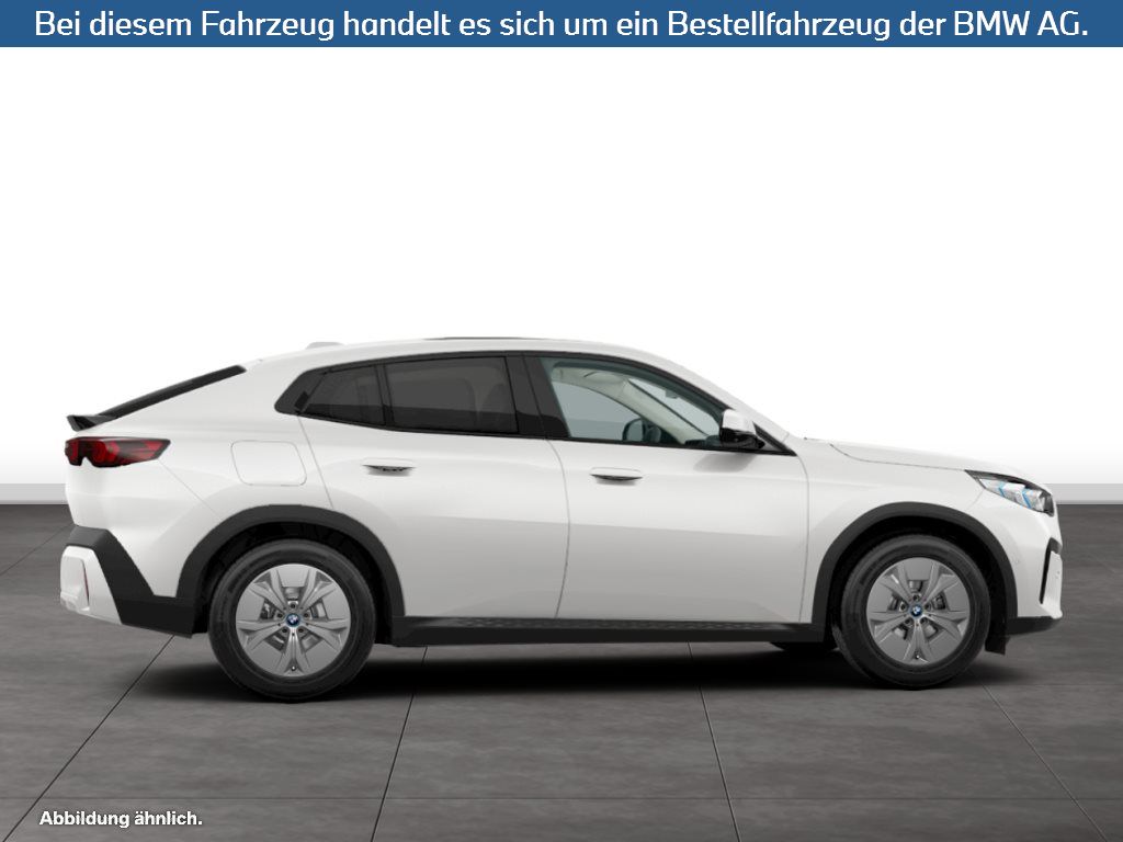 Fahrzeugabbildung BMW iX2 xDrive30
