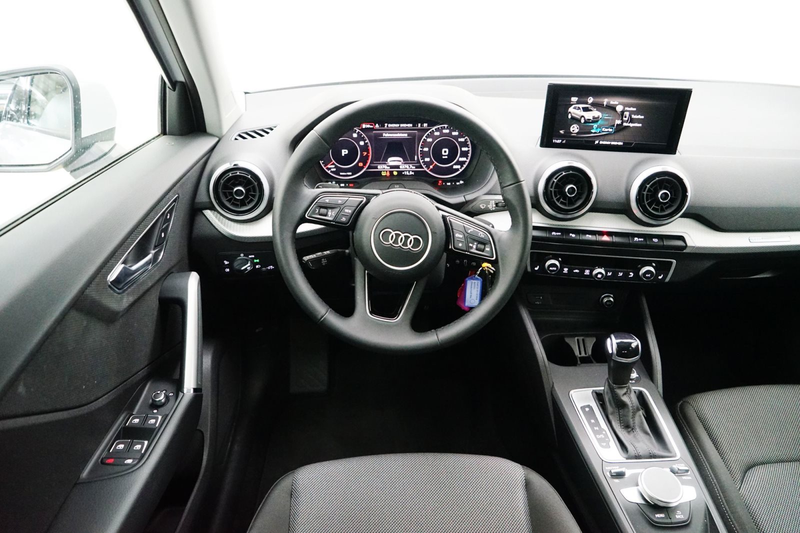 Fahrzeugabbildung Audi Q2 35 TFSI S tronic [Navi, LED, RFK, Pano, SHZ]