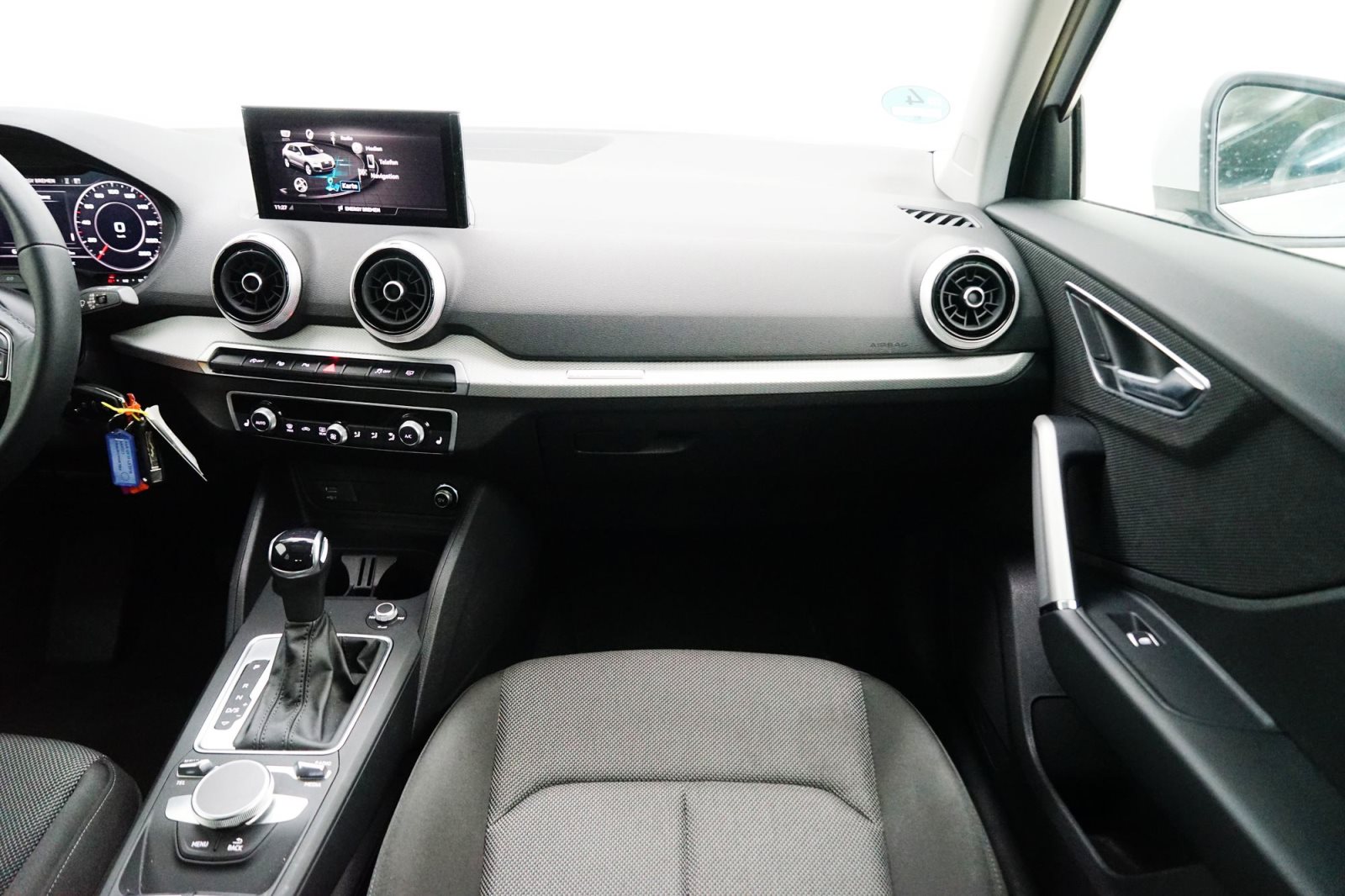 Fahrzeugabbildung Audi Q2 35 TFSI S tronic [Navi, LED, RFK, Pano, SHZ]