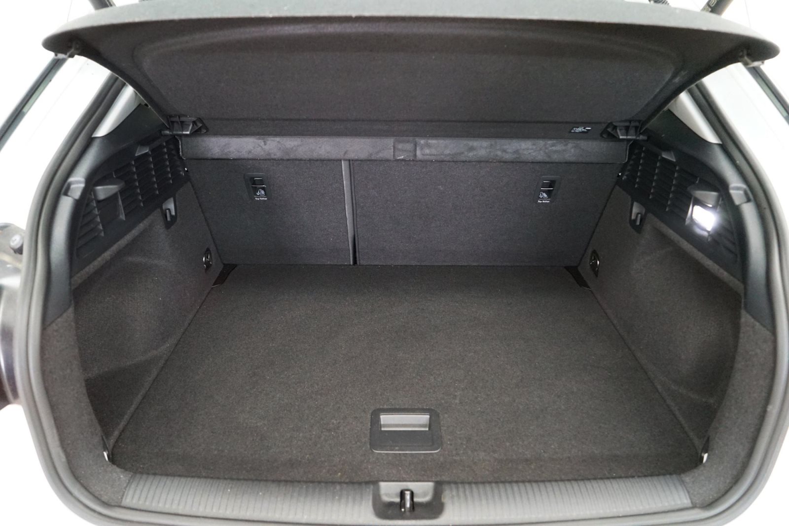 Fahrzeugabbildung Audi Q2 35 TFSI S tronic [Navi, LED, RFK, Pano, SHZ]